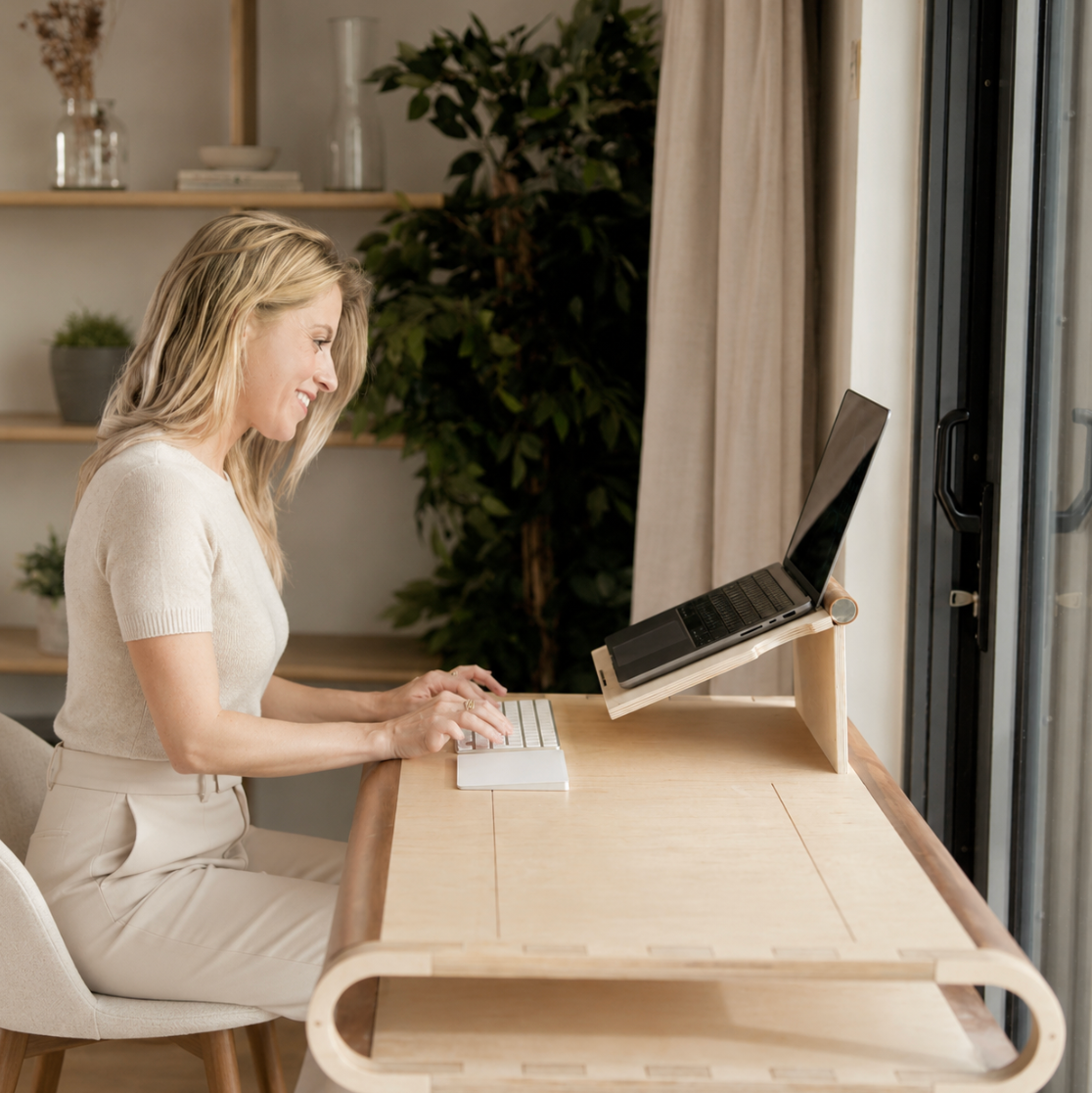 Eli Desk